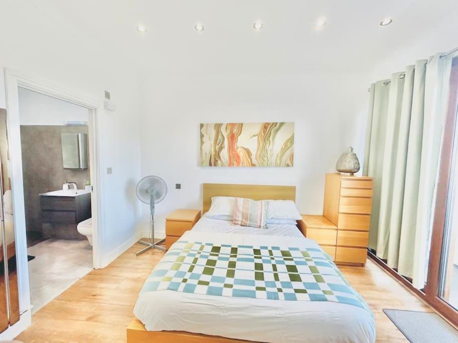 Luxury Near Canning Town- Free Parking Apartamento *