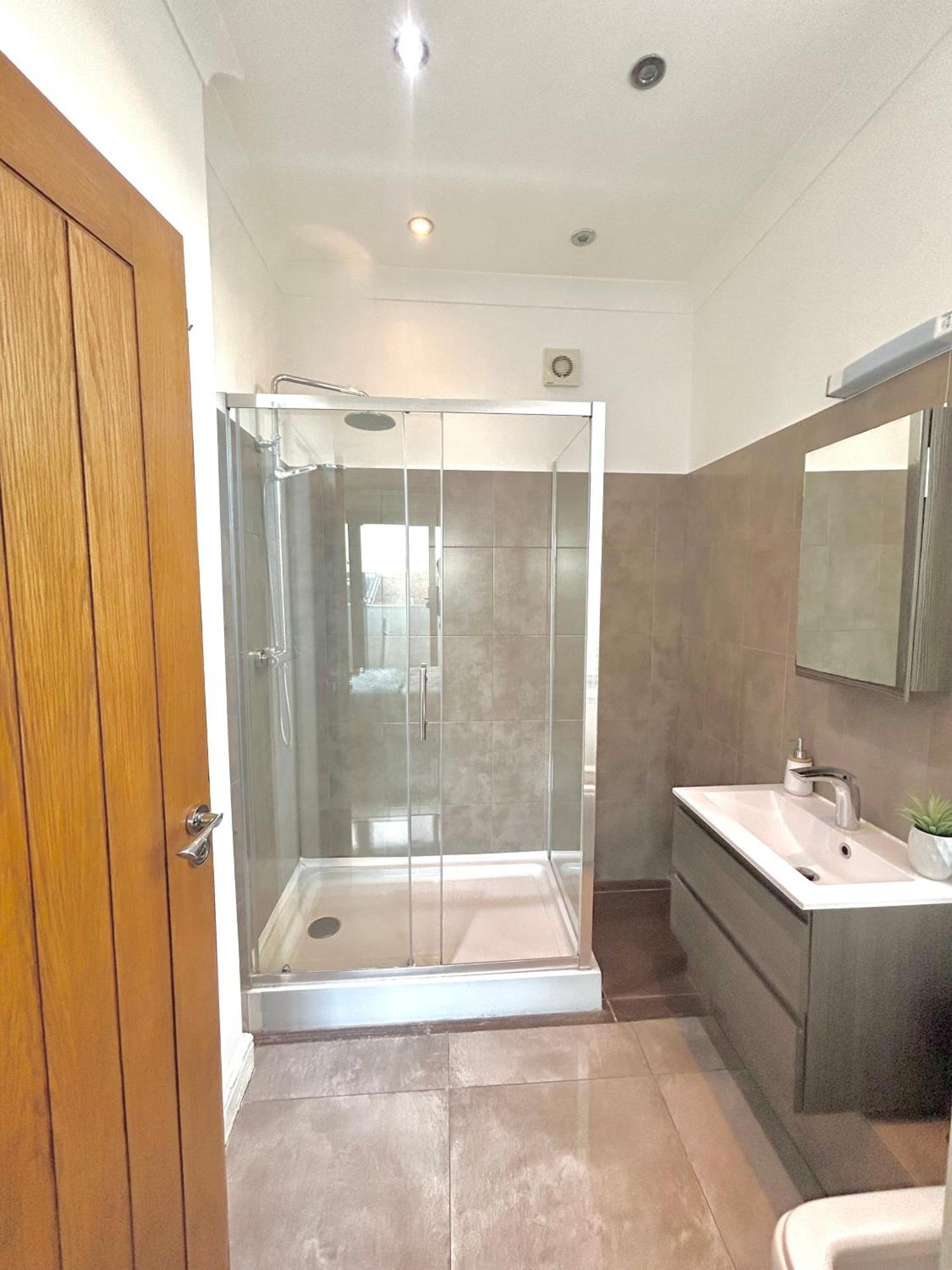 Luxury Near Canning Town- Free Parking Londres