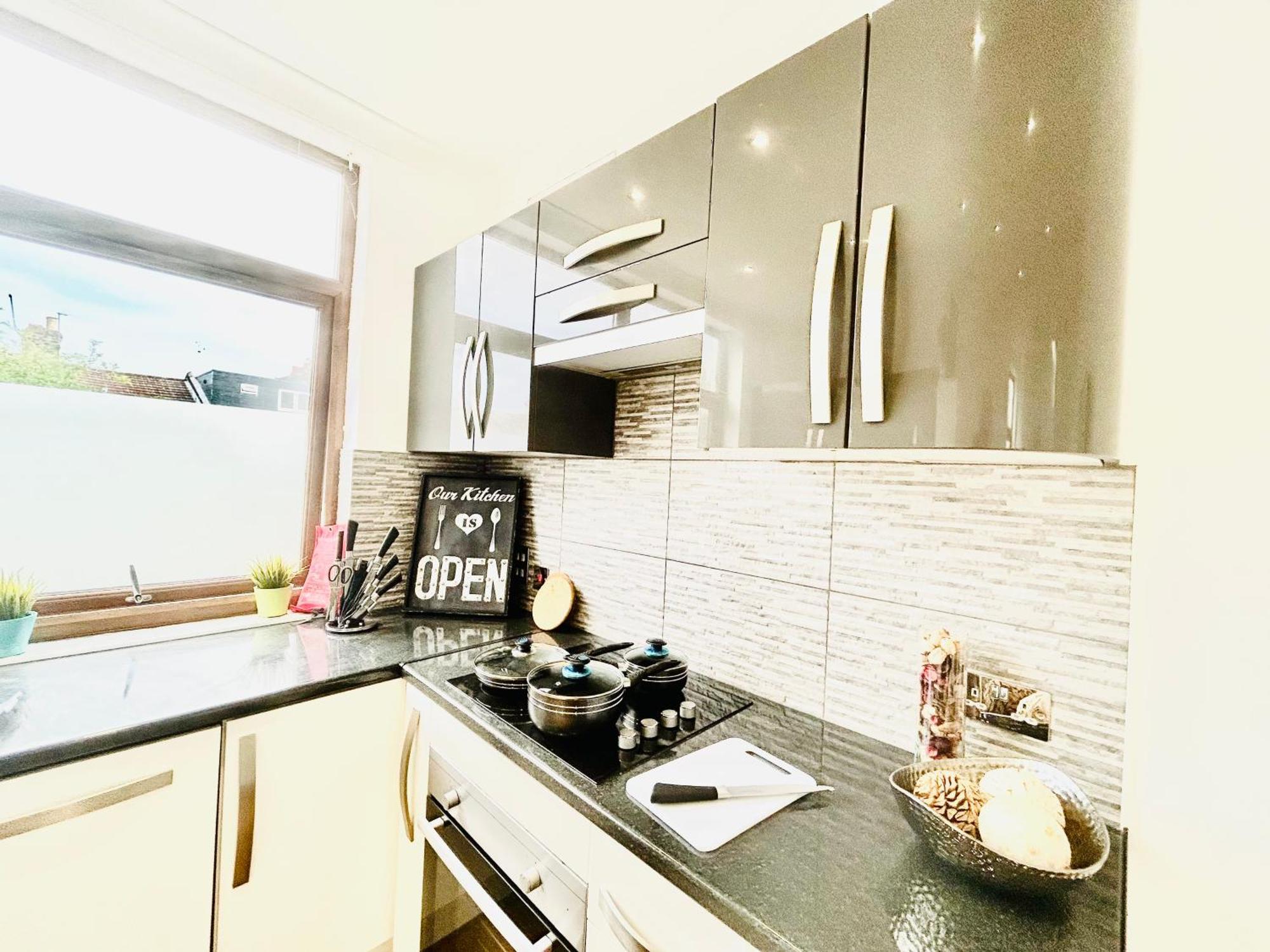 Luxury Near Canning Town- Free Parking *