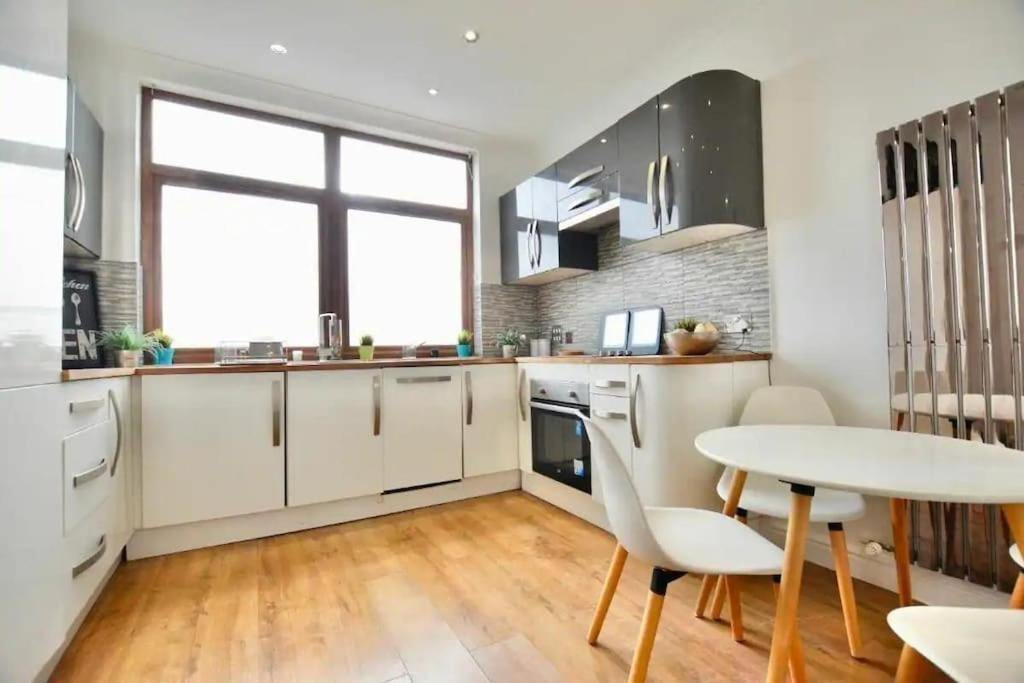 Luxury Near Canning Town- Free Parking Appartement Londres