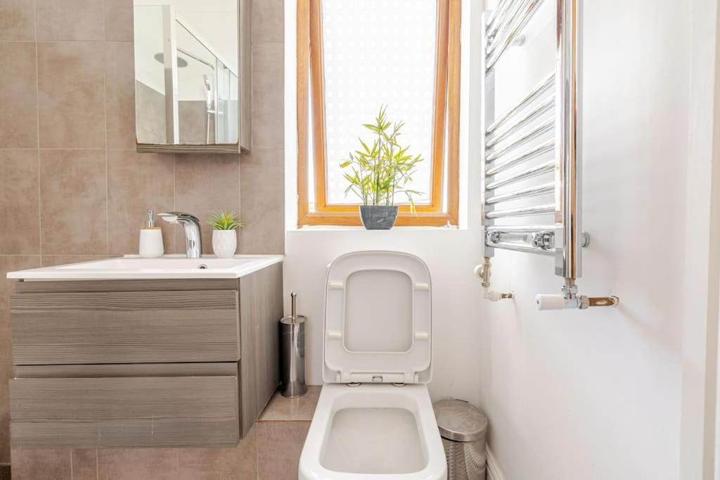 Luxury Near Canning Town- Free Parking *